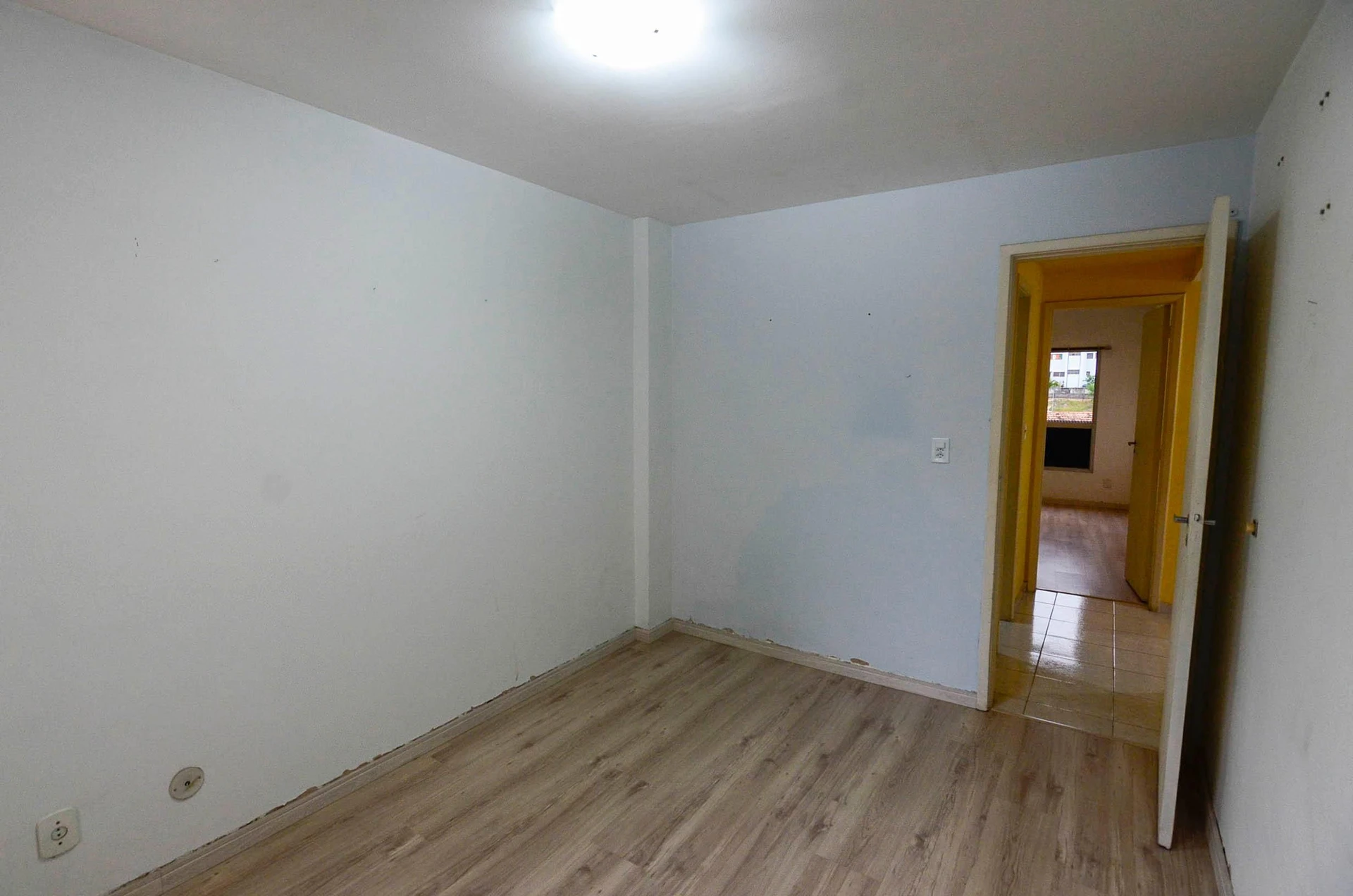 Unfurnished apartment with 2 bedrooms and a balcony — photo 46