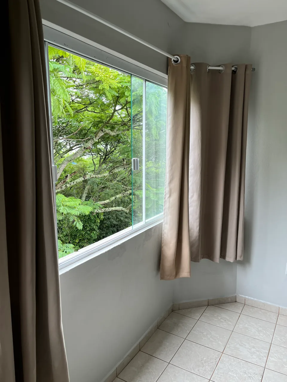 Furnished studio with balcony, bedroom and bathroom — photo 12