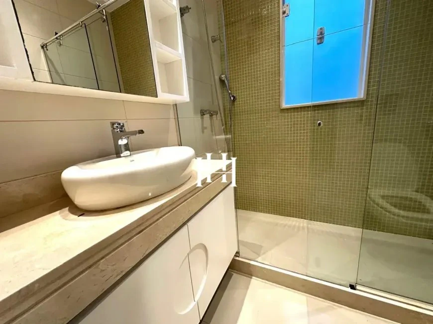 Furnished house with 7 bedrooms, 5 en-suites, 750 m² — photo 16