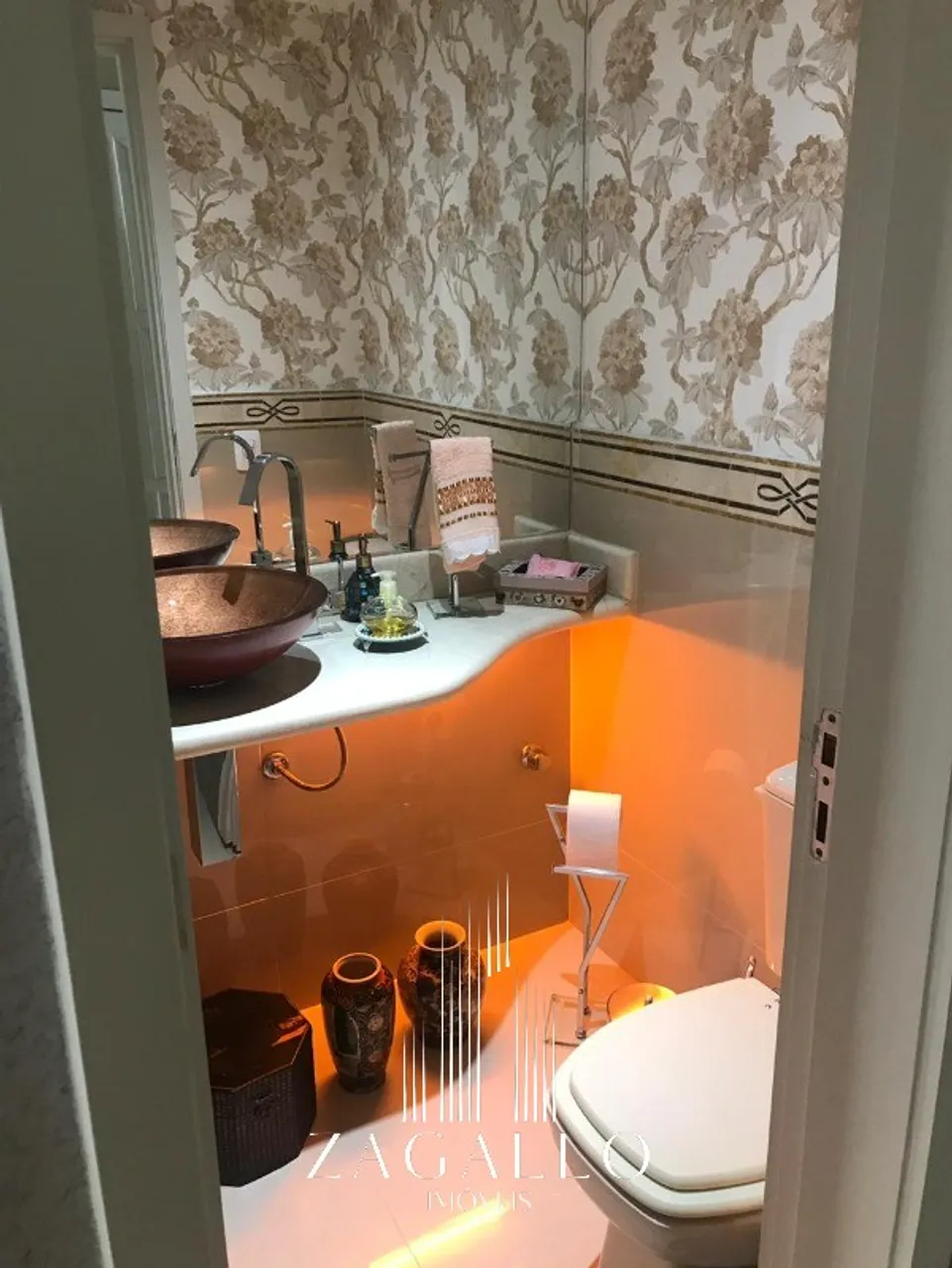 Apartamento mobiliado com 4 quartos e 5 banheiros — photo 8