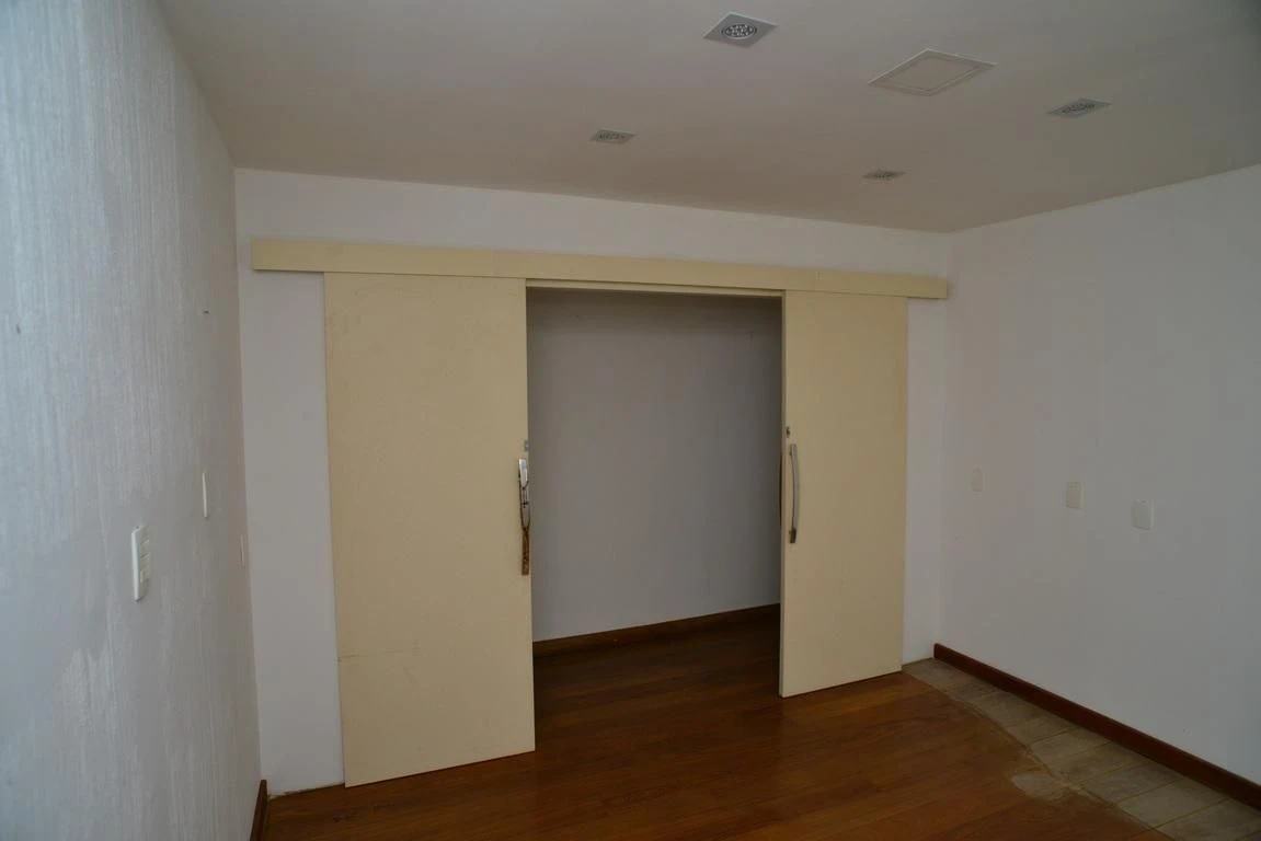 Rentable apartment with 4 bedrooms and a balcony — photo 36