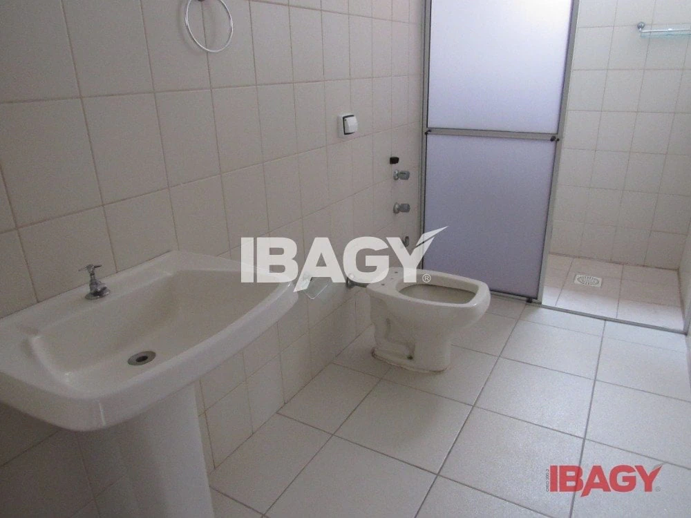 143 m² unfurnished apartment with 3 bedrooms — photo 18