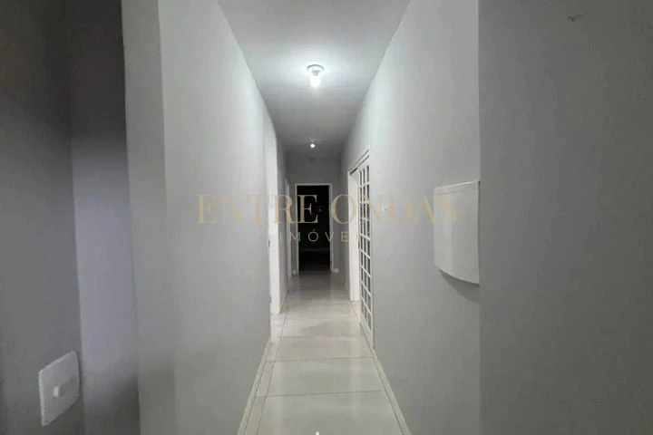 4-bedroom house with open-plan gas kitchen — photo 19