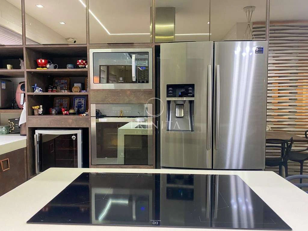 Furnished triplex home with 4 en-suite bedrooms — photo 20