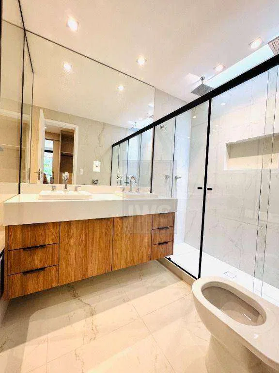 Modern house with 5 en-suite bedrooms and air conditioning — photo 24