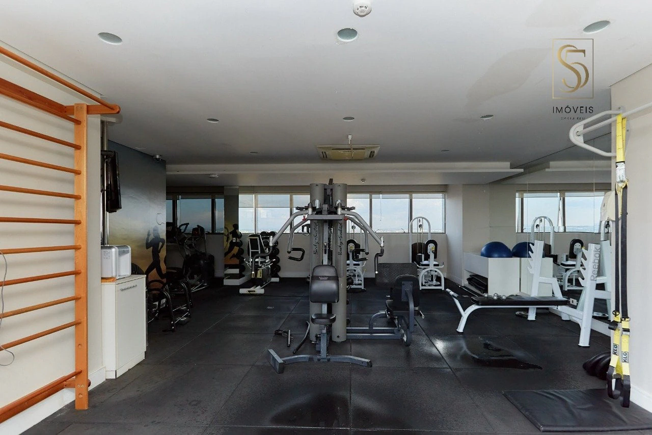 Floor-to-ceiling windows in a one-bedroom apartment, 140 m² — photo 19