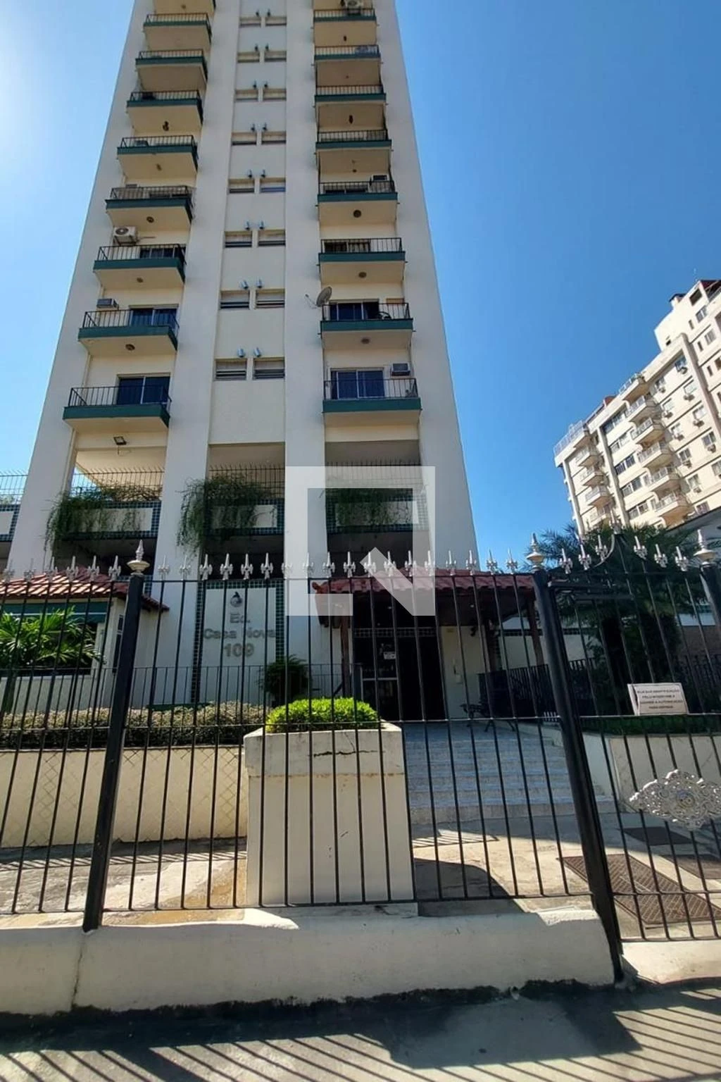 2-bedroom apartment in a building with a pool — photo 80