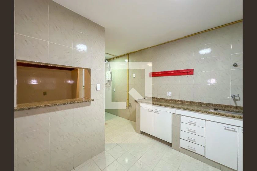 Apartamento de 2 quartos com piso de madeira ou laminado — photo 4