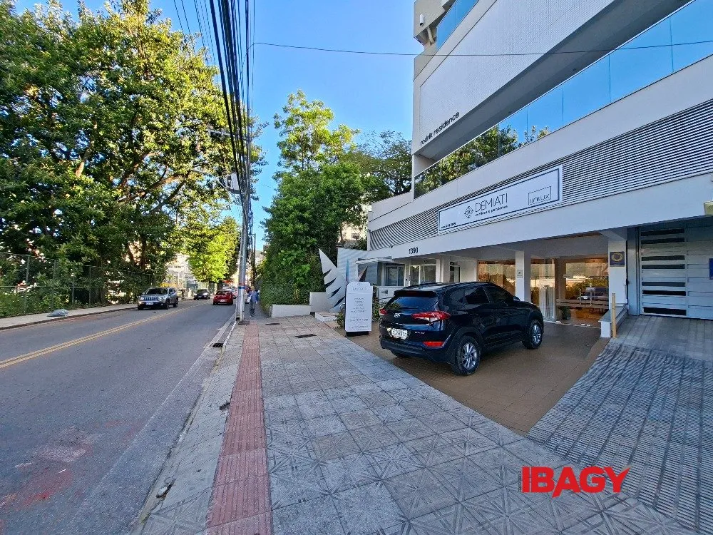 Balcony with a grill in a one-bedroom apartment, 39 m² — photo 44