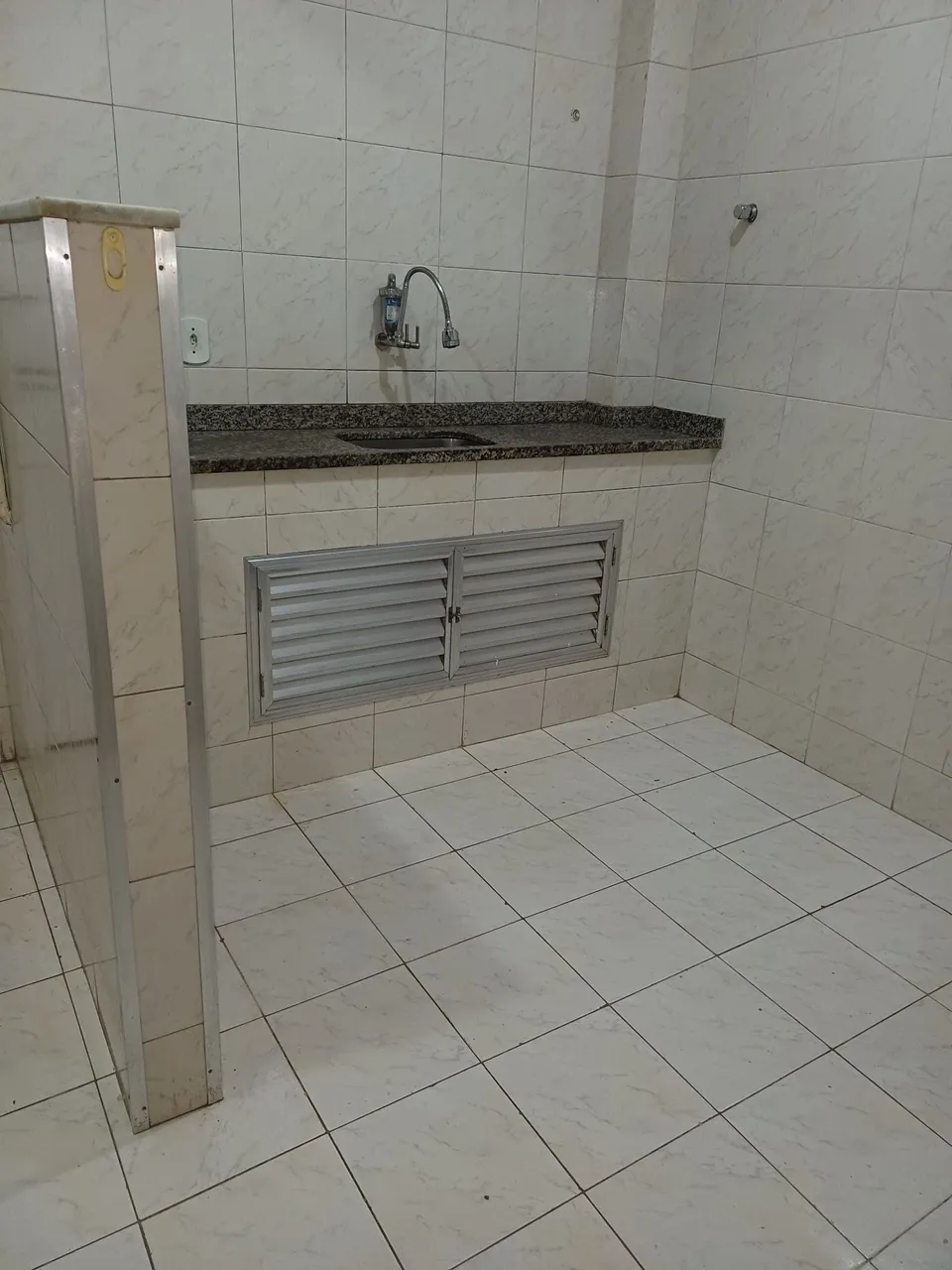 3-bedroom apartment with laundry area and 2 bathrooms — photo 18