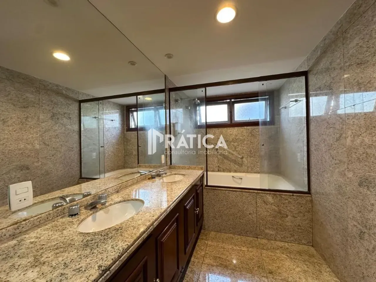 House with 5 bedrooms and 5 bathrooms, balcony grill — photo 17