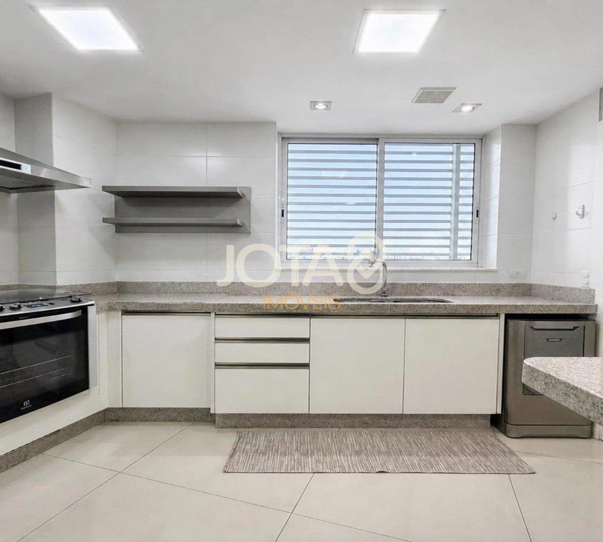 Bañera y 4 dormitorios: departamento de 323 m² — photo 40