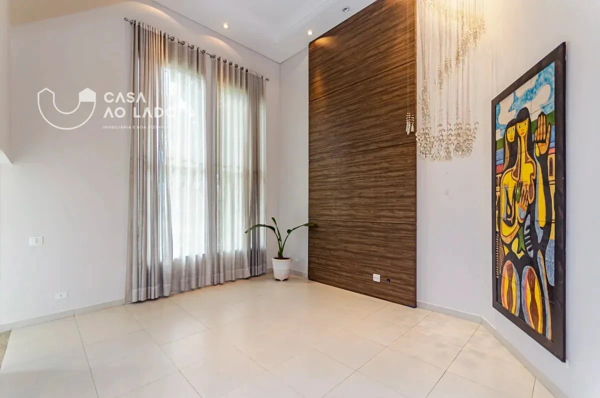 Balcony with a grill in a 3-bedroom house, 264 m² — photo 10
