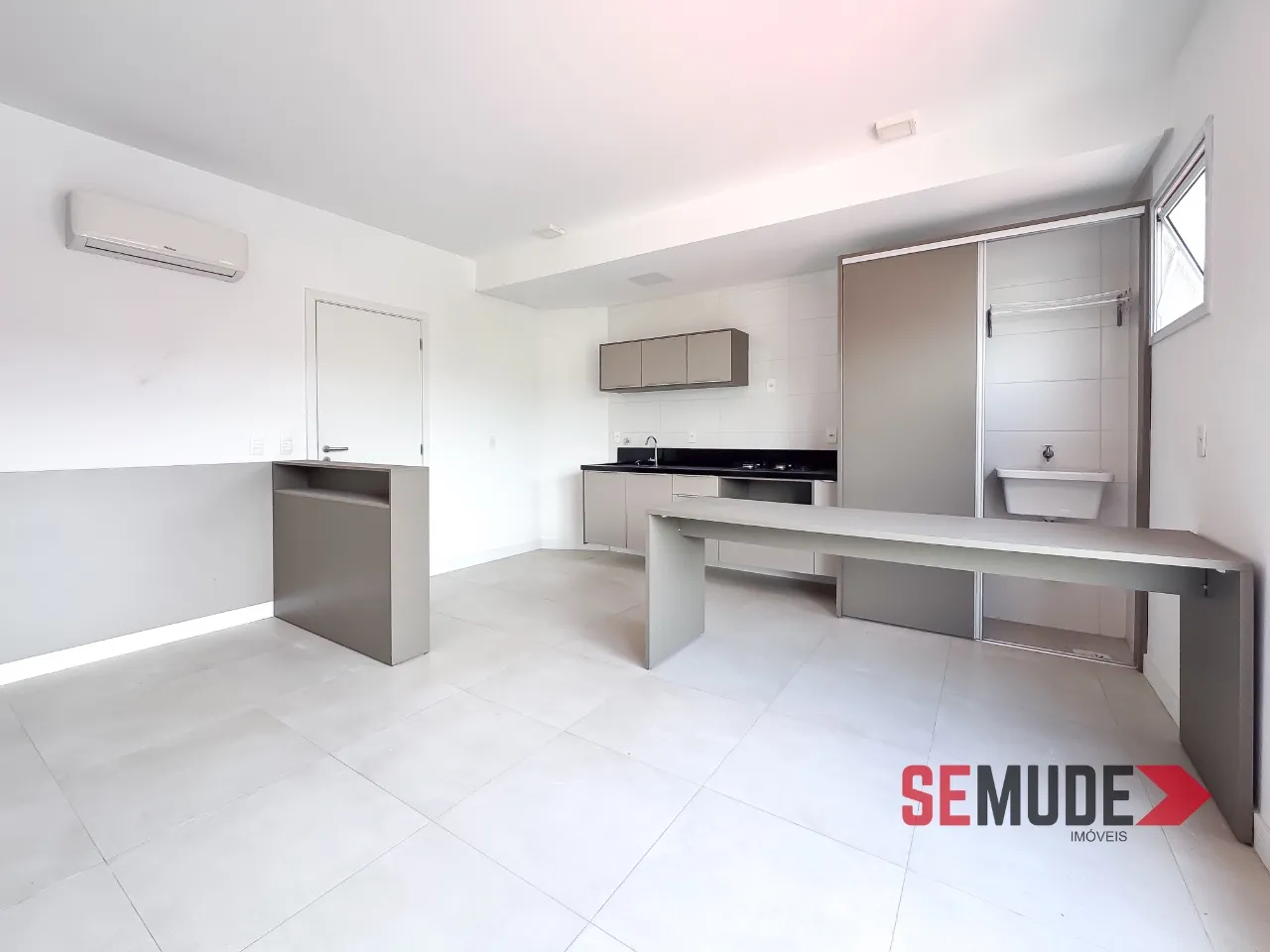 Home office in a one-bedroom apartment, 31 m² — photo 3