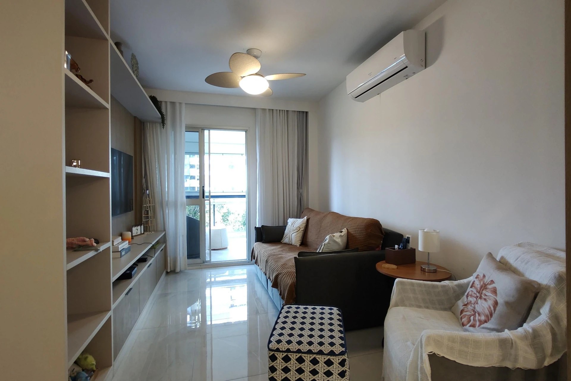 3-bedroom apartment with a walk-in closet — photo 4