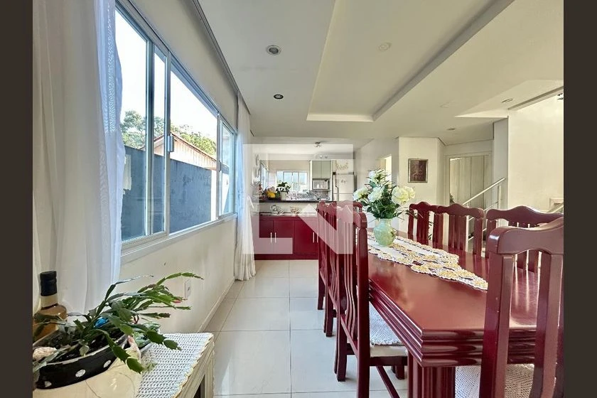 House with 5 bedrooms and 2 en-suite bathrooms plus garden — photo 10
