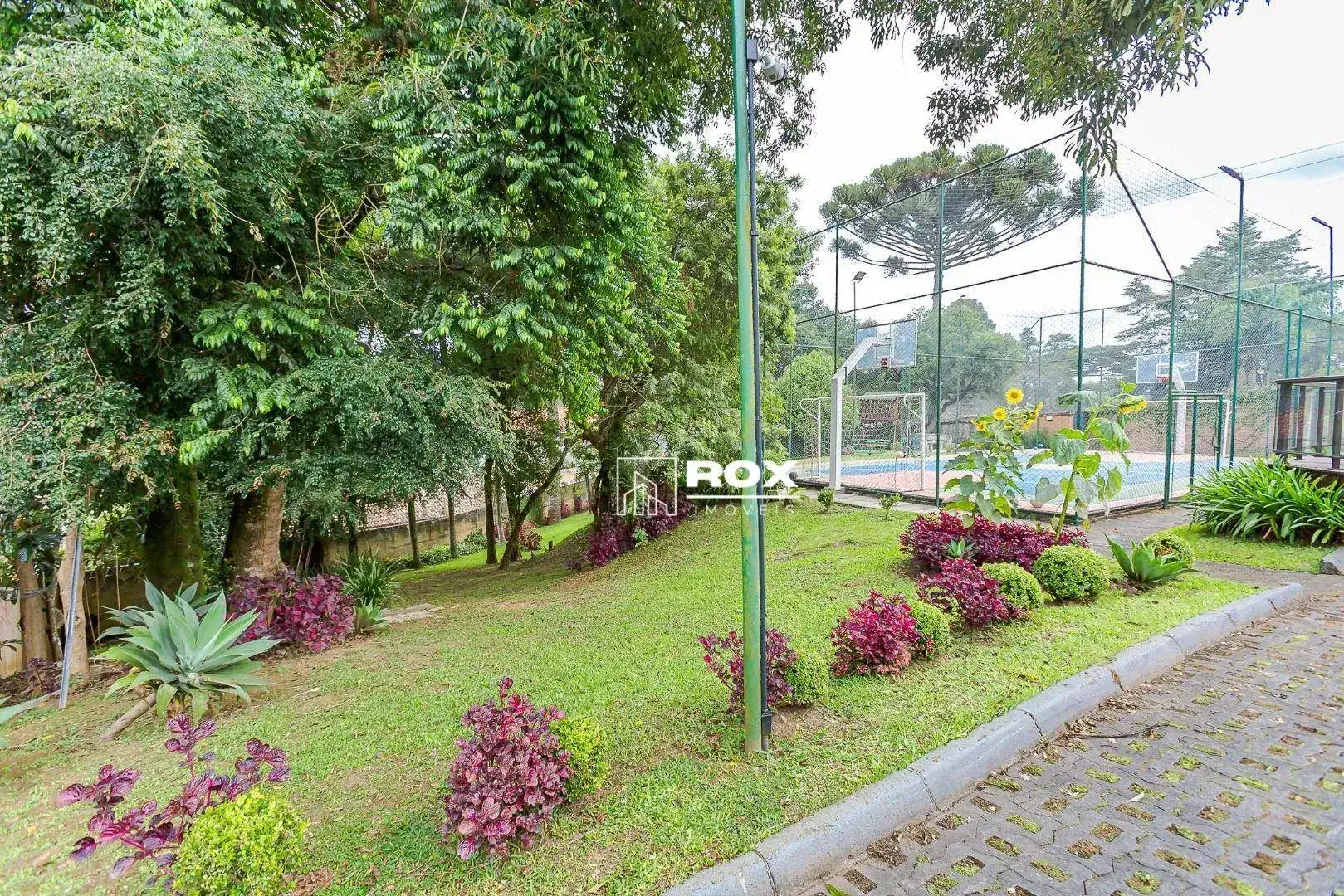 Unfurnished 598 m² house with 6 parking spaces — photo 49