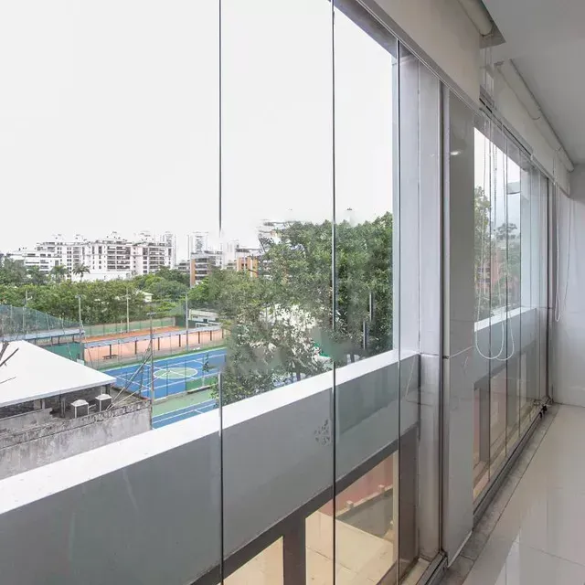 Furnished apartment, 105 m², with a glass-enclosed balcony — photo 16