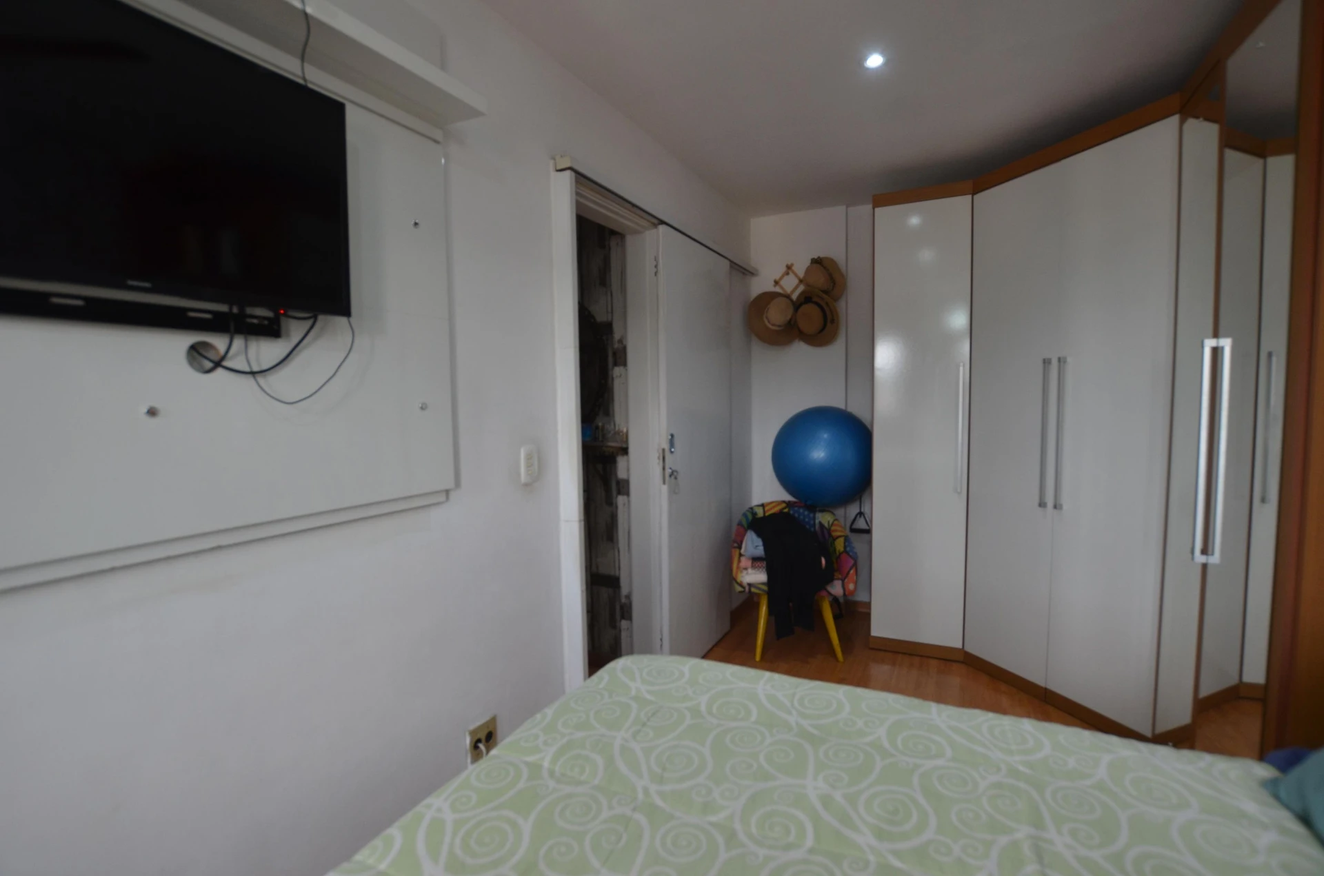Furnished apartment, 126 m², with a grill on the balcony — photo 34