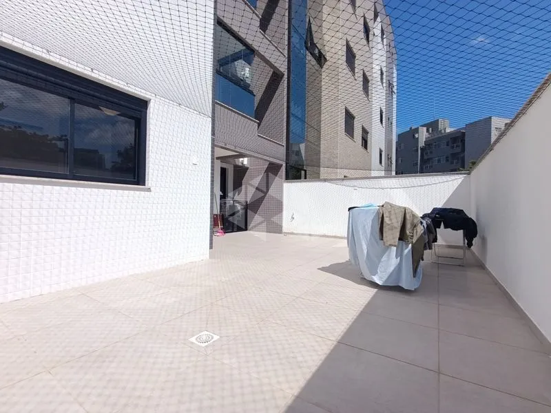 Apartamento amueblado de 2 habitaciones con jardín privado — photo 23