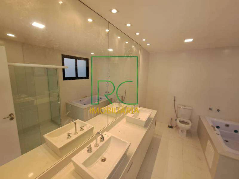 Furnished gated house with 5 en-suite bedrooms and 470 m² — photo 20