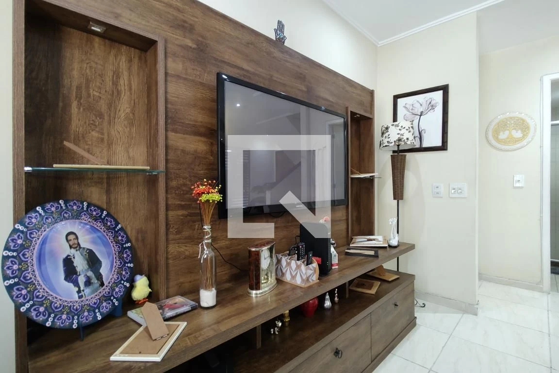 Glass-enclosed balcony in a 3-bedroom apartment, 155 m² — photo 9