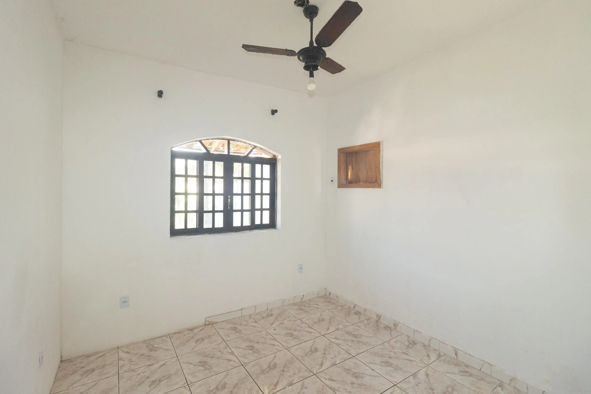 Rental house with 2 bedrooms and 1 en-suite — photo 11