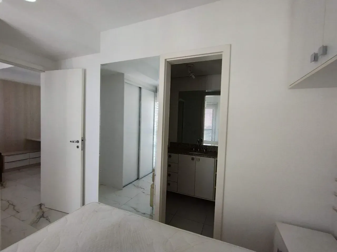 Furnished 1-bedroom apartment with parking in a condo — photo 6