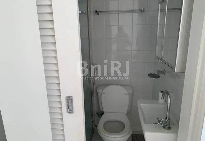 Furnished 2-bedroom apartment with open-plan kitchen — photo 23