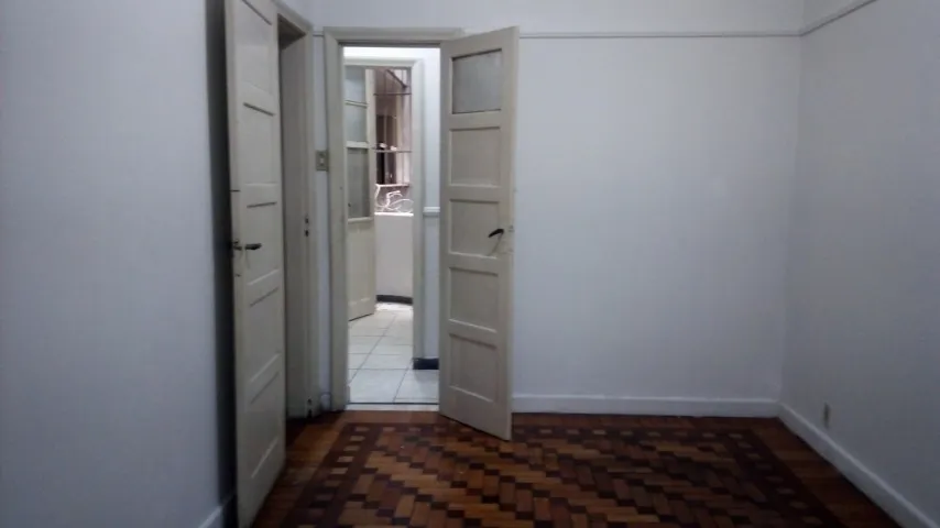 2-bedroom apartment with a separate kitchen and balcony — photo 3