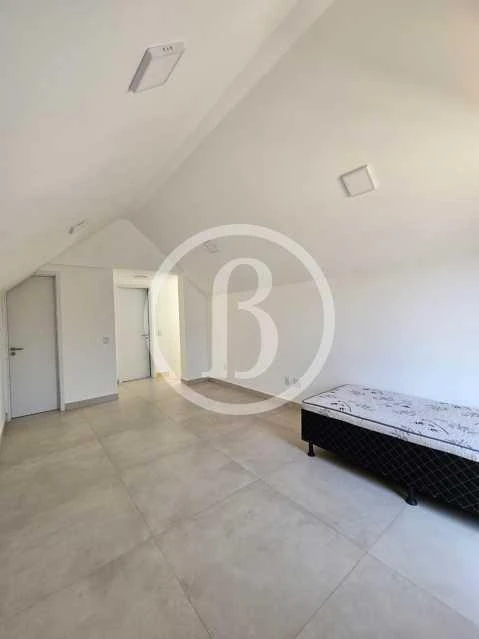 House with 4 bedrooms, 5 bathrooms and open-plan kitchen — photo 23