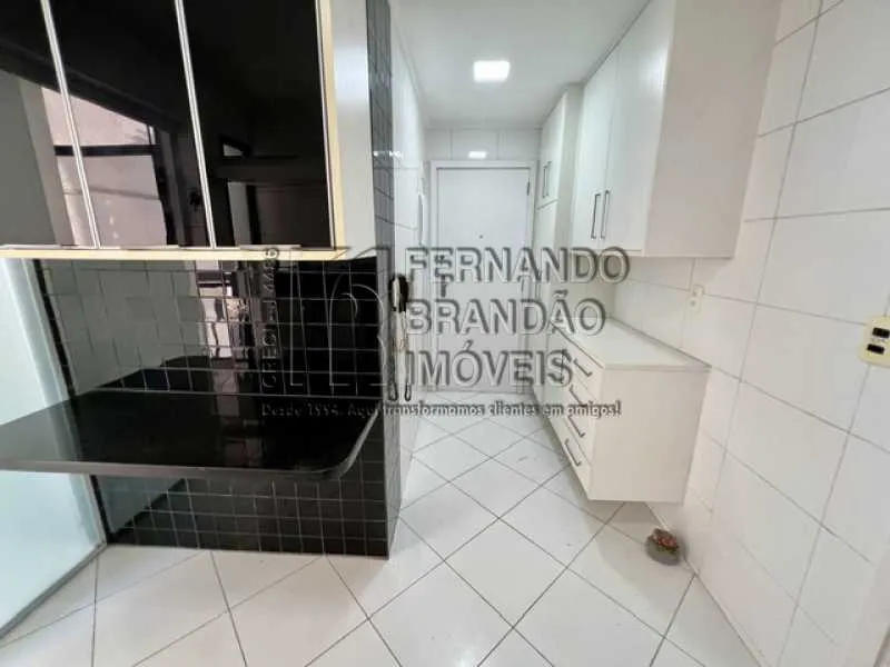 3-bedroom apartment with balcony grill and fitted details — photo 22