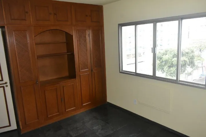 3-bedroom apartment with 3 baths, wood-floor living room — photo 4