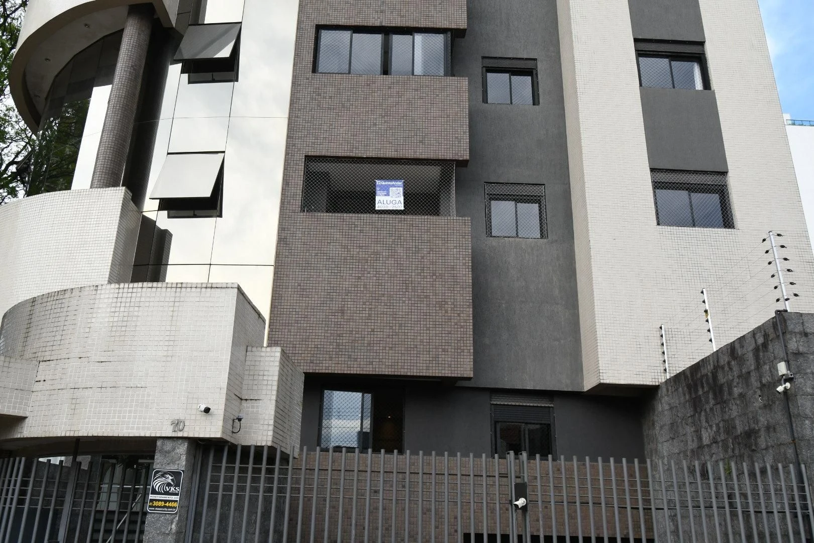 3-bedroom apartment in a building with a gym — photo 43