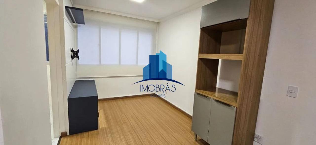 Wood or laminate floors in a one-bedroom apartment, 35 m² — photo 8