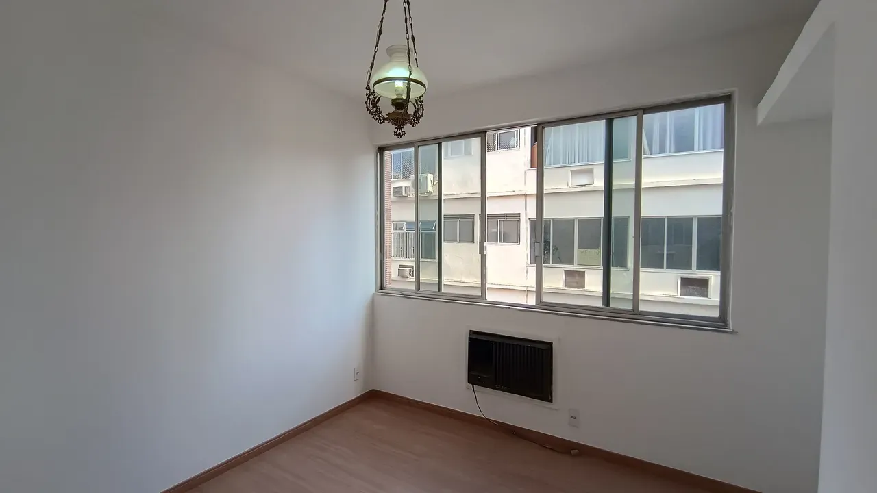 Apartment on the 6th floor with a glass-enclosed balcony — photo 3
