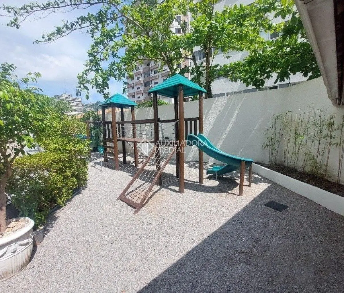 3-bedroom apartment with a washing machine — photo 16