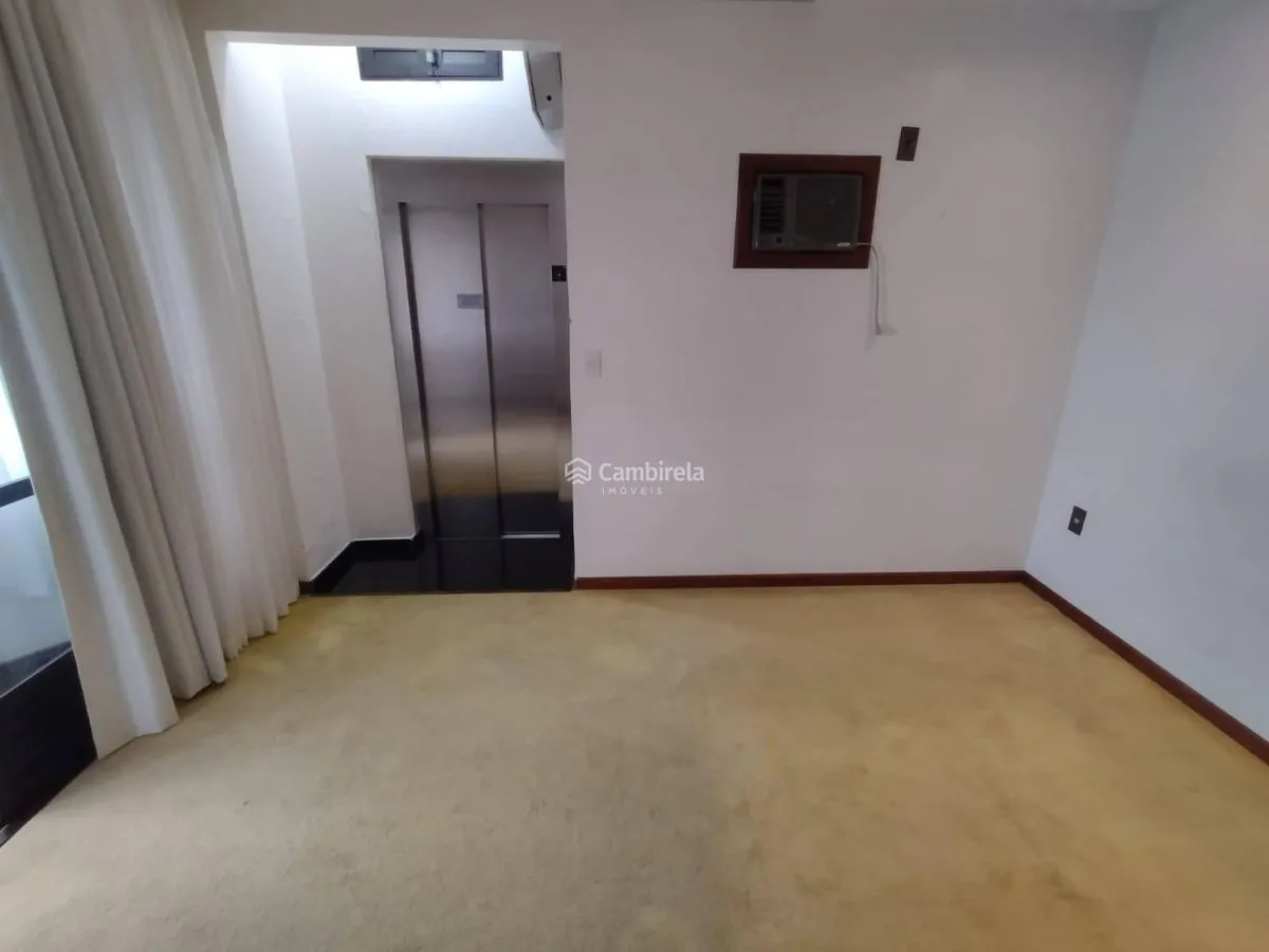 House with 4 bedrooms and 311 m² with 2 en-suites — photo 10