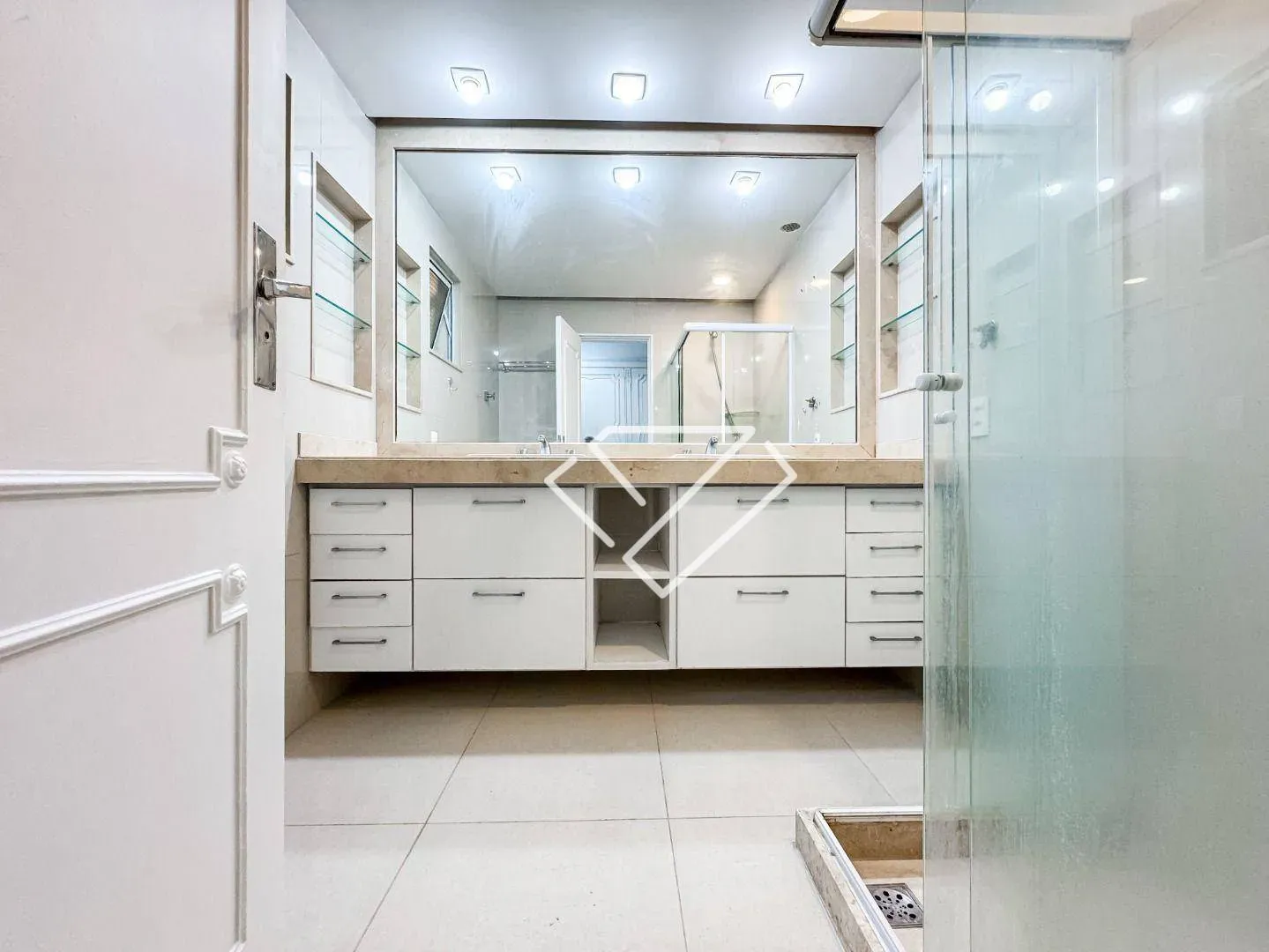 Home office in a 3-bedroom apartment, 189 m² — photo 18