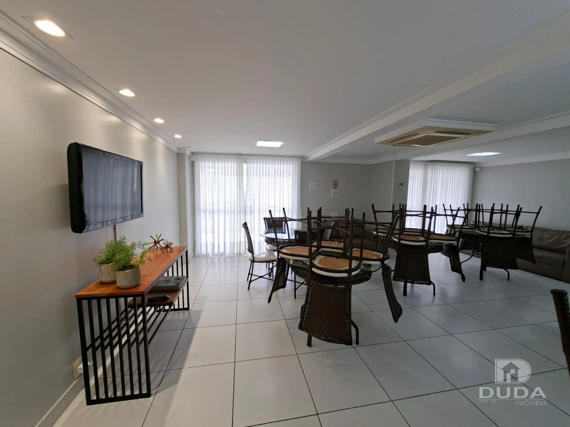 Apartment on the 10th floor with floor-to-ceiling windows — photo 11