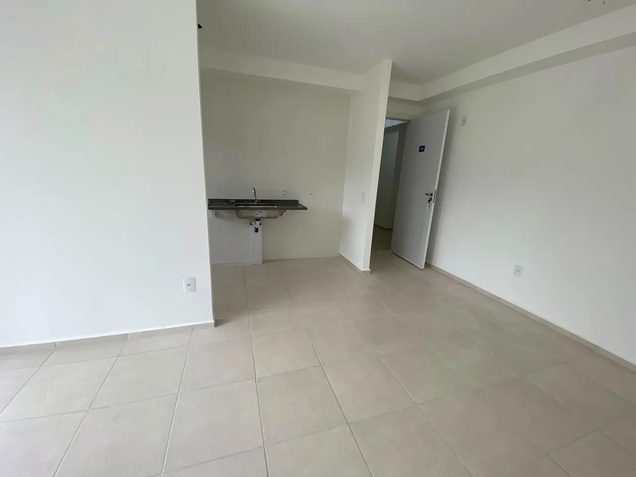 3-bedroom apartment with a closed kitchen and gas stove — photo 9