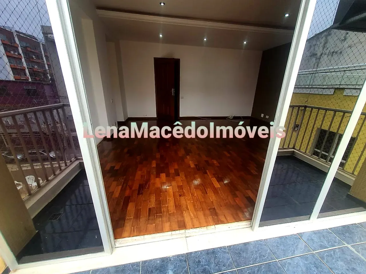 4-bedroom apartment with balcony and 1 parking space — photo 8
