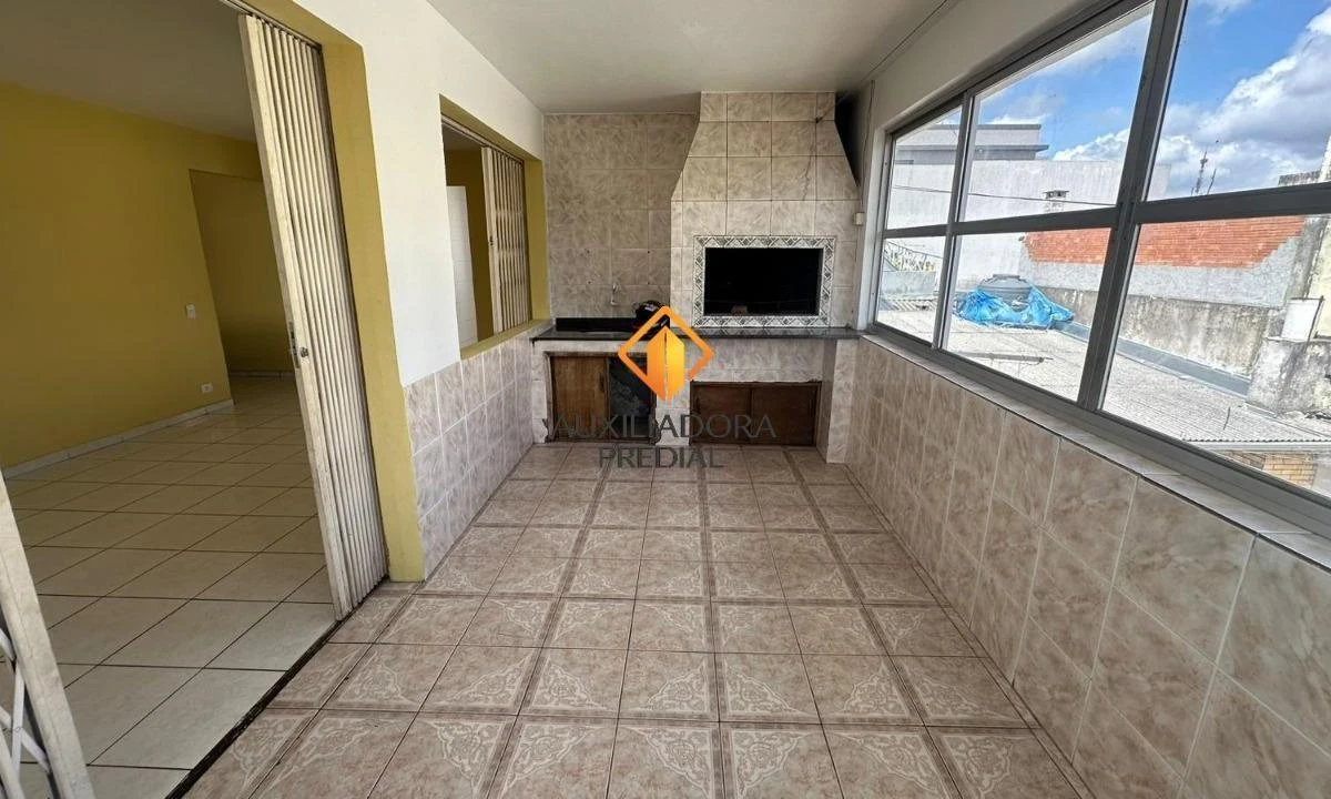 Balcony with a grill in a 4-bedroom house, 190 m²