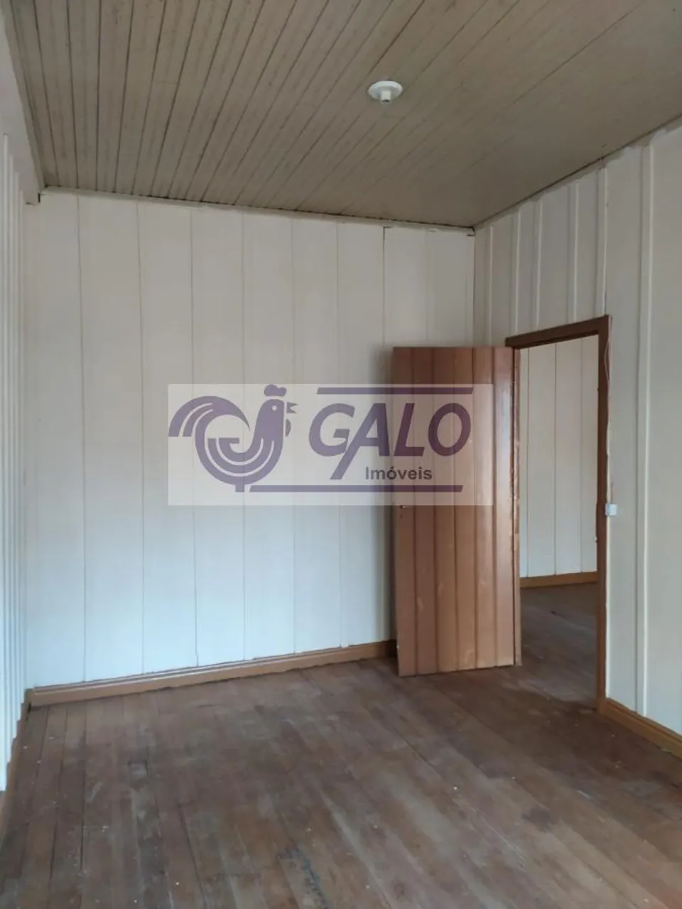 2-bedroom house with wood or laminate floors in Curitiba — photo 9
