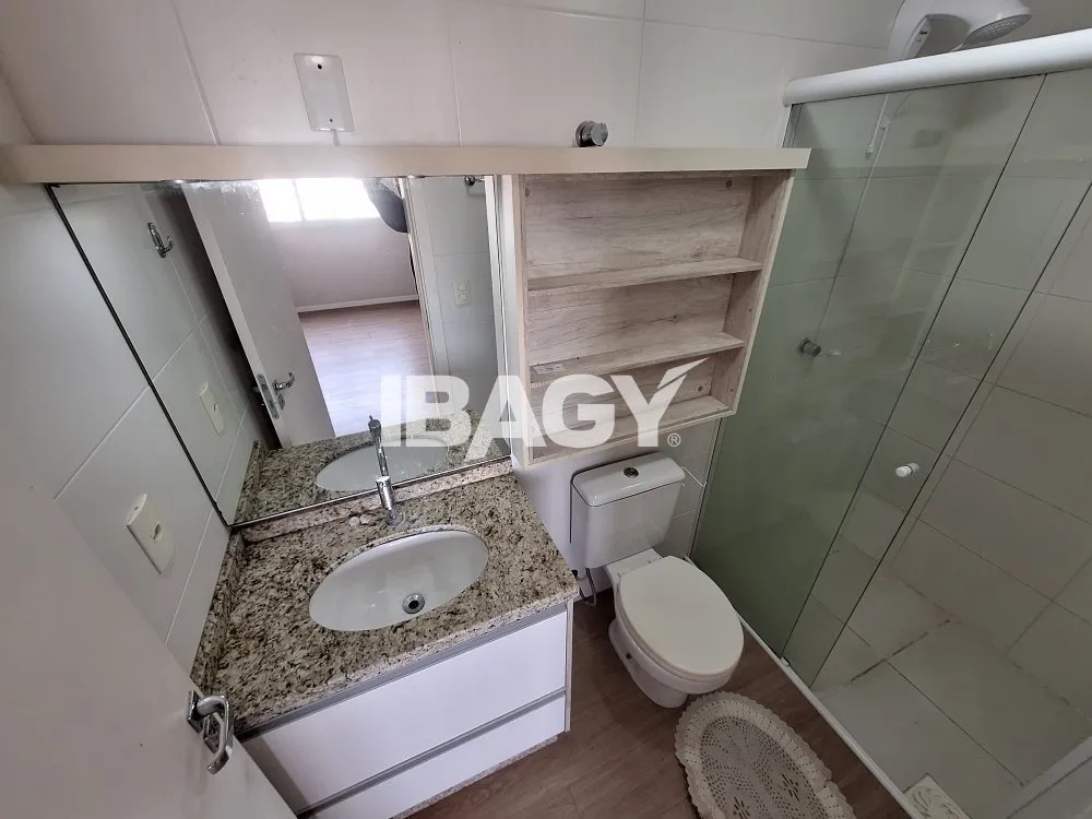 Apartamento moderno con 3 dormitorios y cocina abierta — photo 8