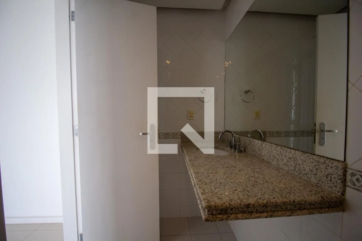 3-bedroom apartment with enclosed kitchen and private garden — photo 10