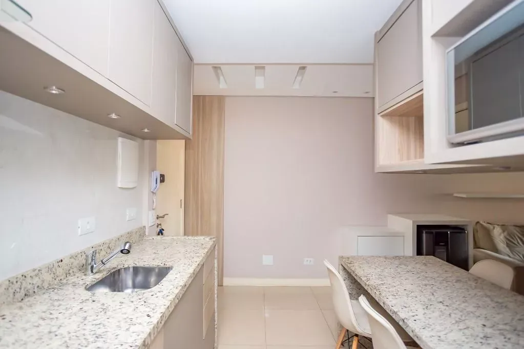 Furnished 1-bedroom apartment with an open kitchen — photo 8