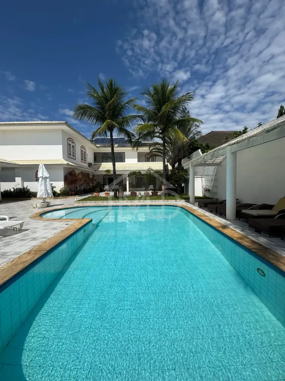 House with 5 bedrooms and 5 baths with tile floors — photo 11