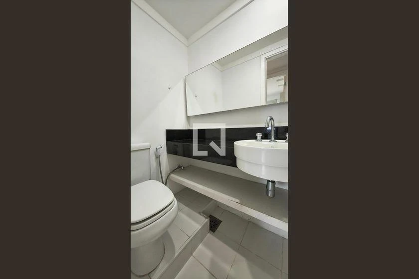 2-bedroom apartment in a building with a gym — photo 26
