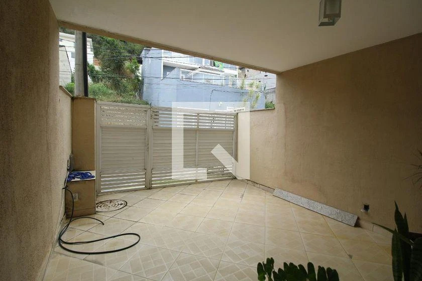 200 m² apartment with 3 en-suite bedrooms and balcony — photo 31